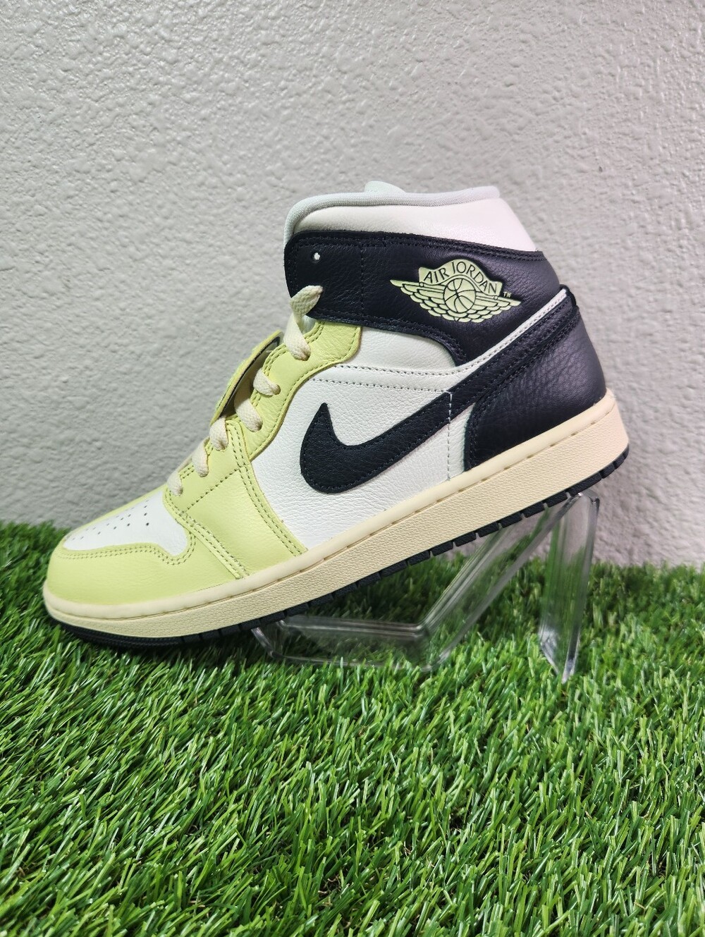 New!  Air Jordan 1 Mid Fall League Women's Size 11/Men Size 9.5